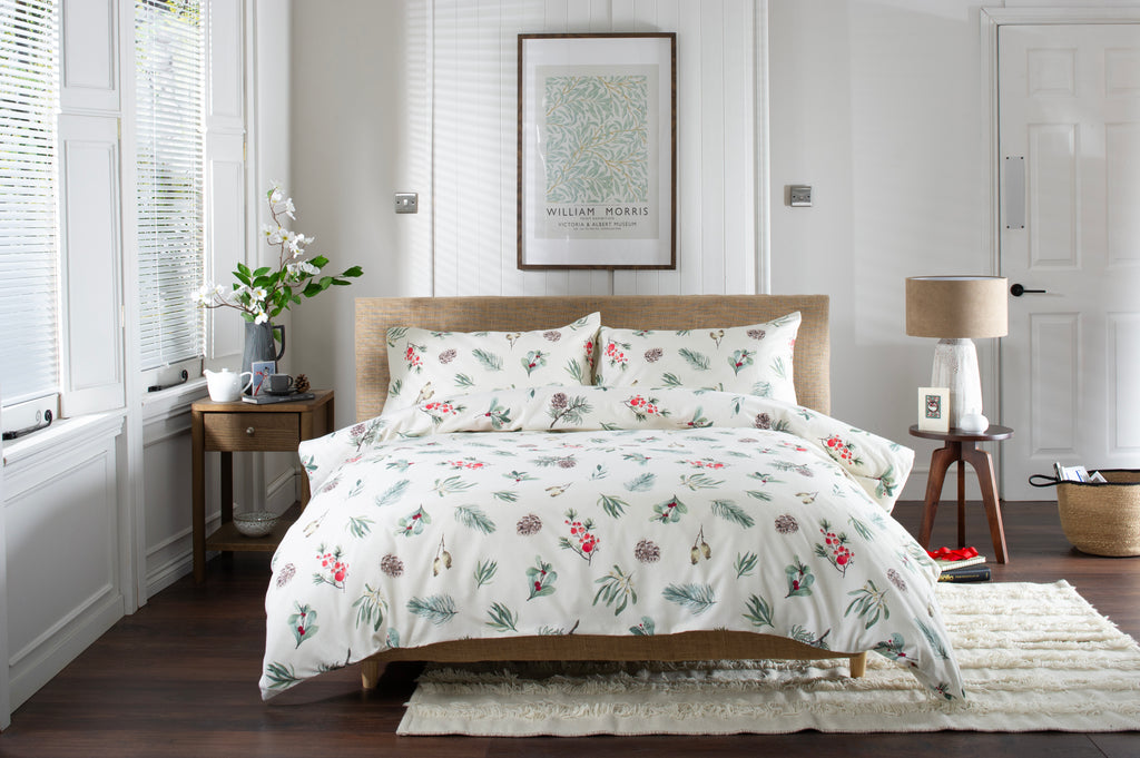 The Lyndon Company Christmas Leaf Multi 100% Brushed Cotton Duvet Set