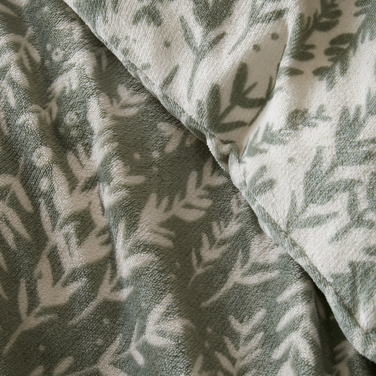 Fusion Bedding Winter Foliage Green 100% Fleece Duvet Set