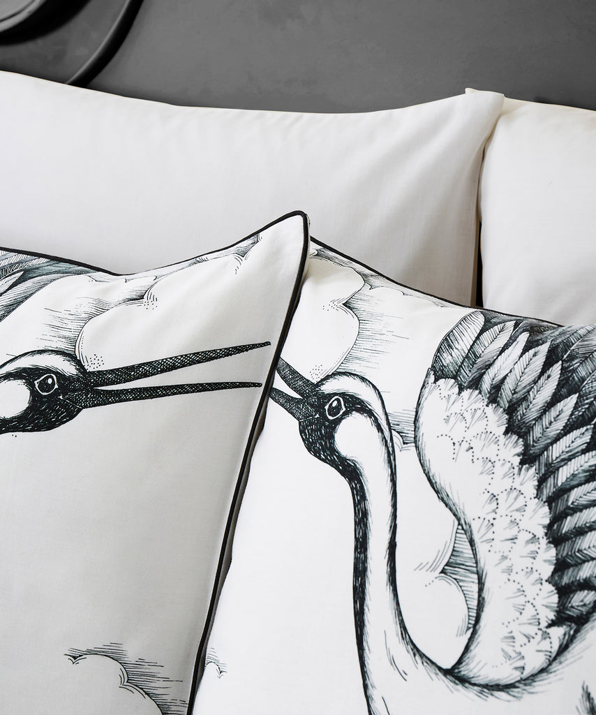 Joe Browns ZB194 Herons In Flight Mono White Reversible Duvet Set