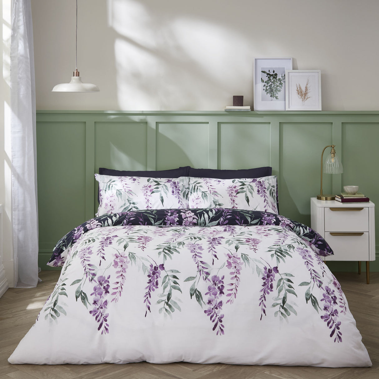 Catherine Lansfield Wisteria White/Navy Bedding