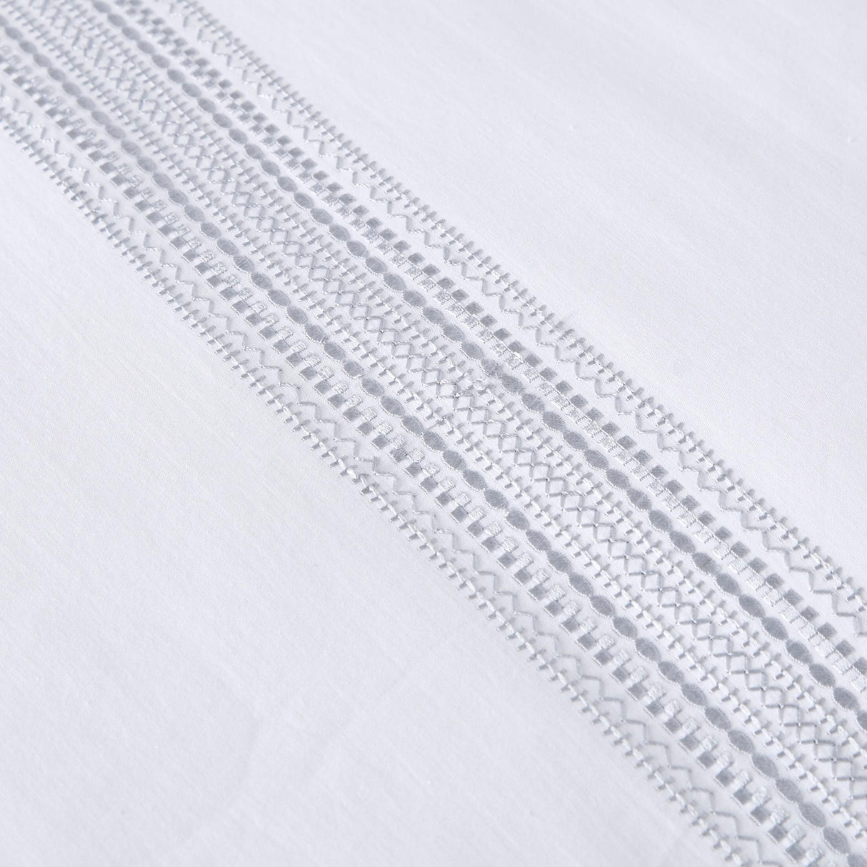 Appletree Boutique Embroidered Band White Duvet Set