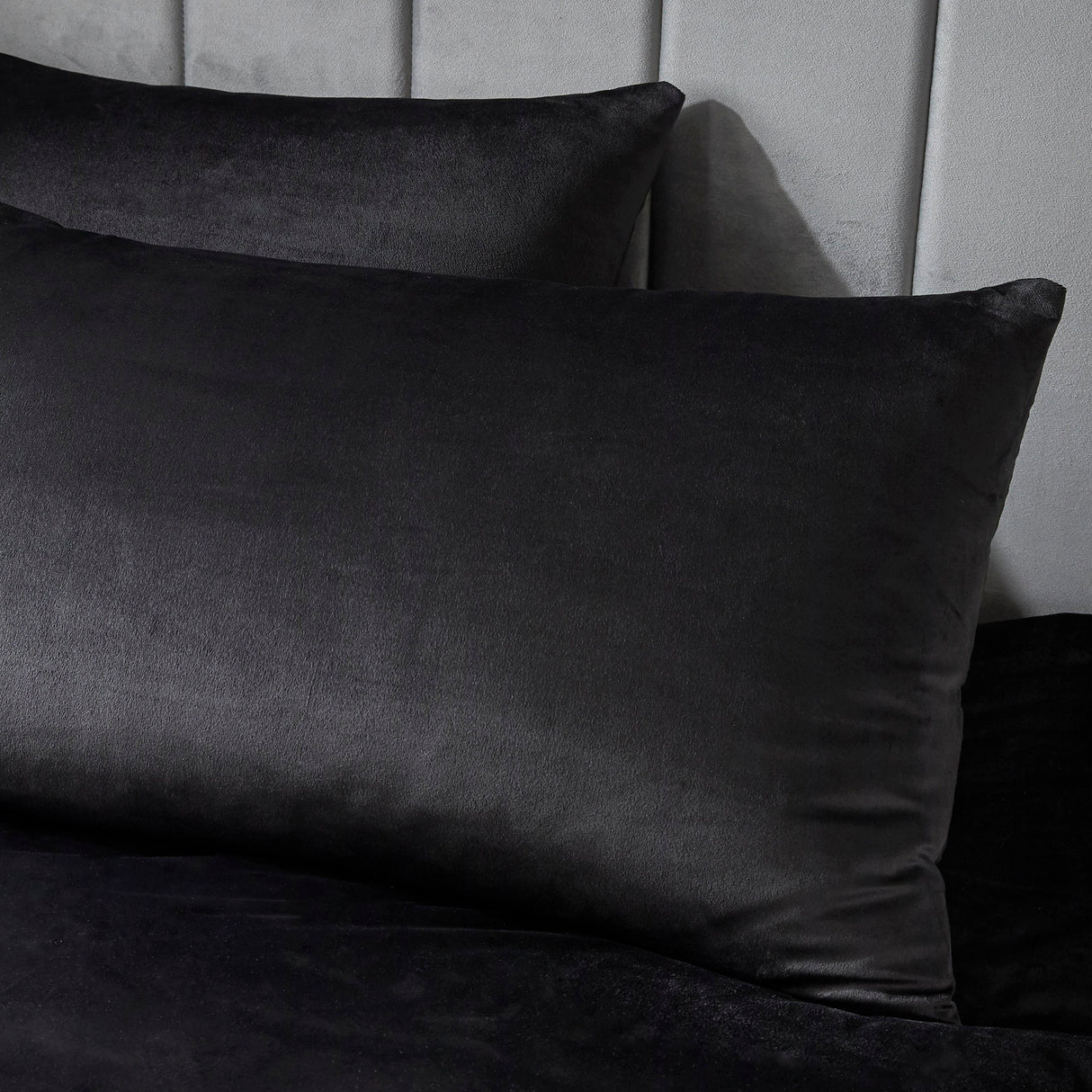 Laurence Llewelyn Bowen Montrose Luxury Velvet Duvet Set