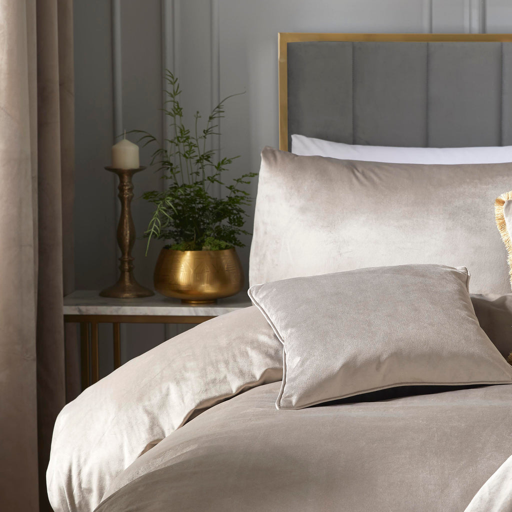 Laurence Llewelyn Bowen Montrose Luxury Velvet Duvet Set