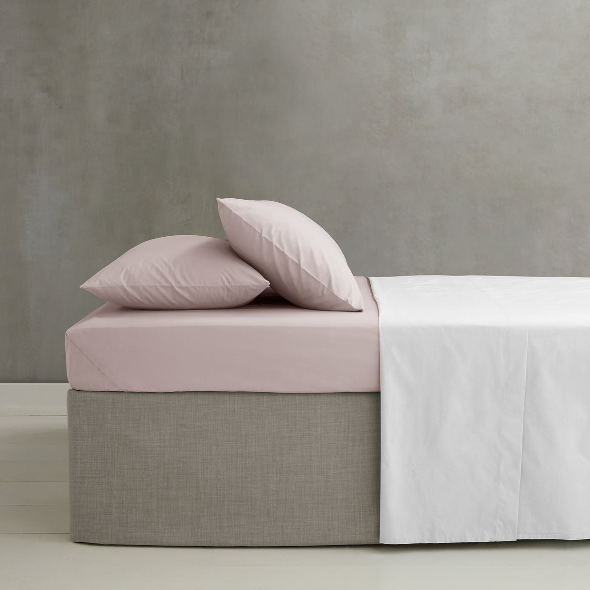 Catherine Lansfield Easy Iron 50% Polyester/50% Combed Cotton 180 Thread Count Percale Blush Sheets