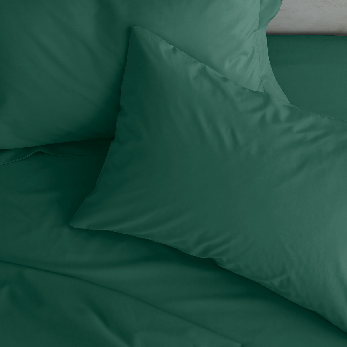 Catherine Lansfield Easy Iron 50% Polyester/50% Combed Cotton 180 Thread Count Percale Dark Green Sheets