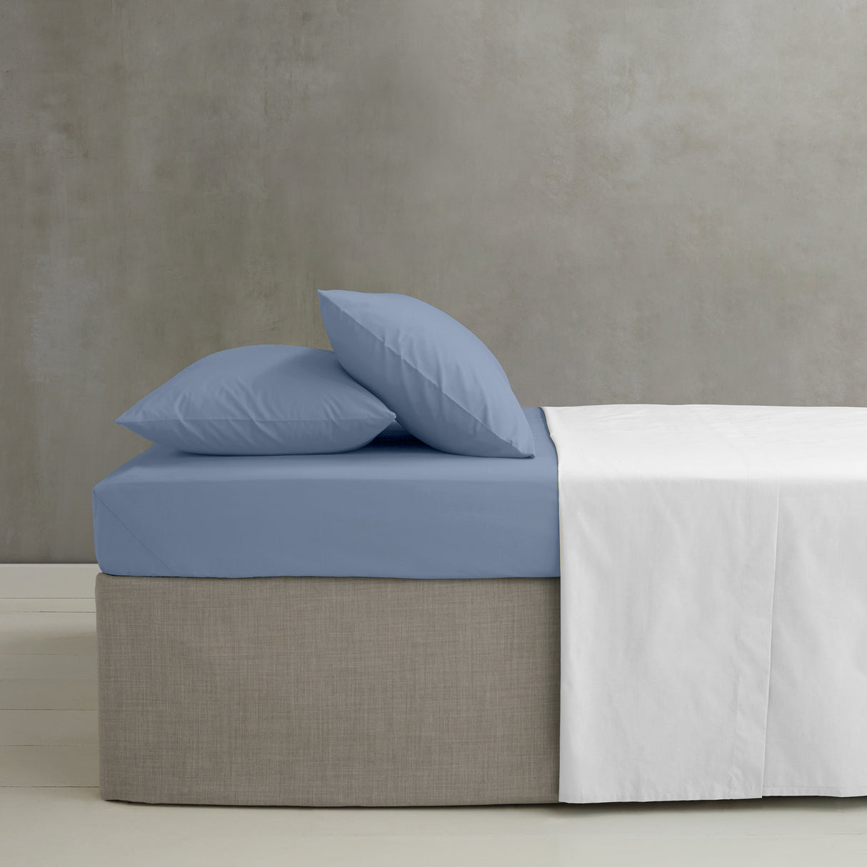 Catherine Lansfield Easy Iron 50% Polyester/50% Combed Cotton 180 Thread Count Percale Lansfield Blue Sheets