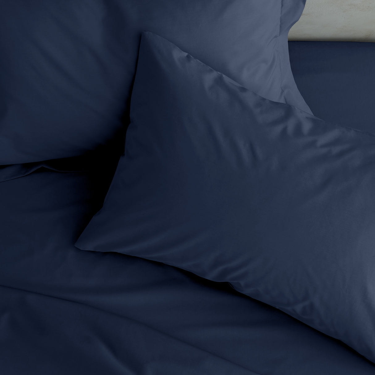 Catherine Lansfield Easy Iron 50% Polyester/50% Combed Cotton 180 Thread Count Percale Navy Sheets