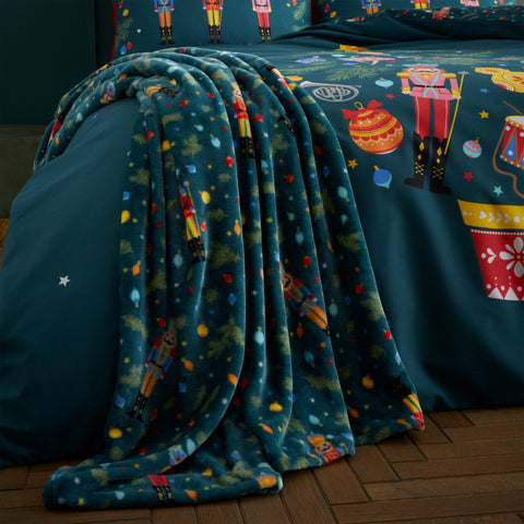 Catherine Lansfield Nutcracker Green 130cm x 170cm Throw