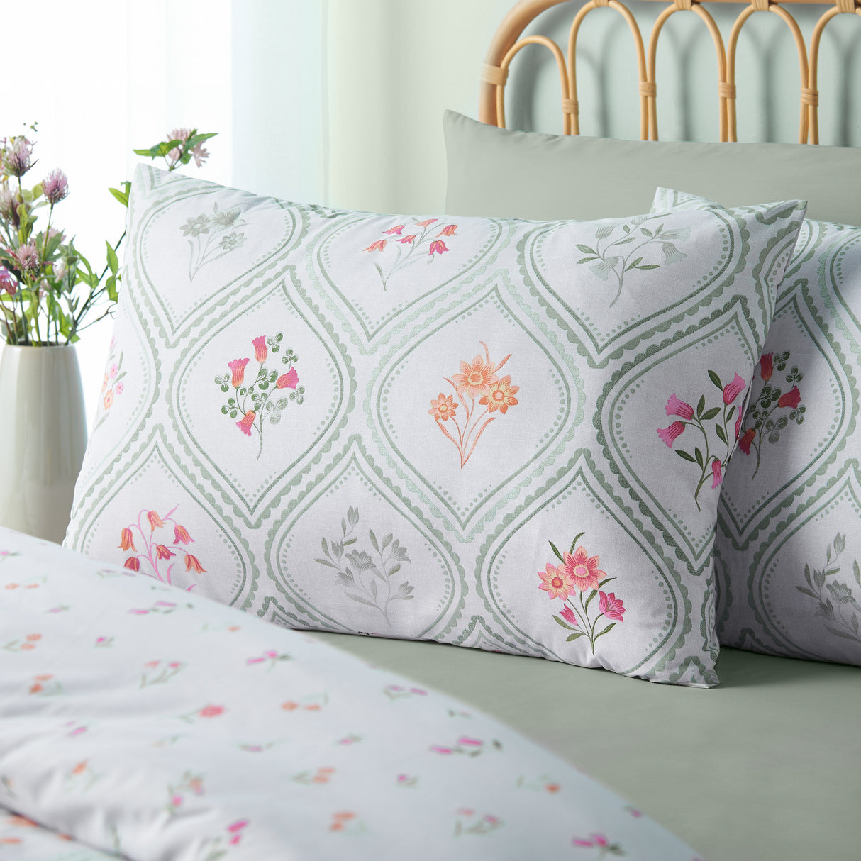 Catherine Lansfield Cameo Floral Soft Green Duvet Set