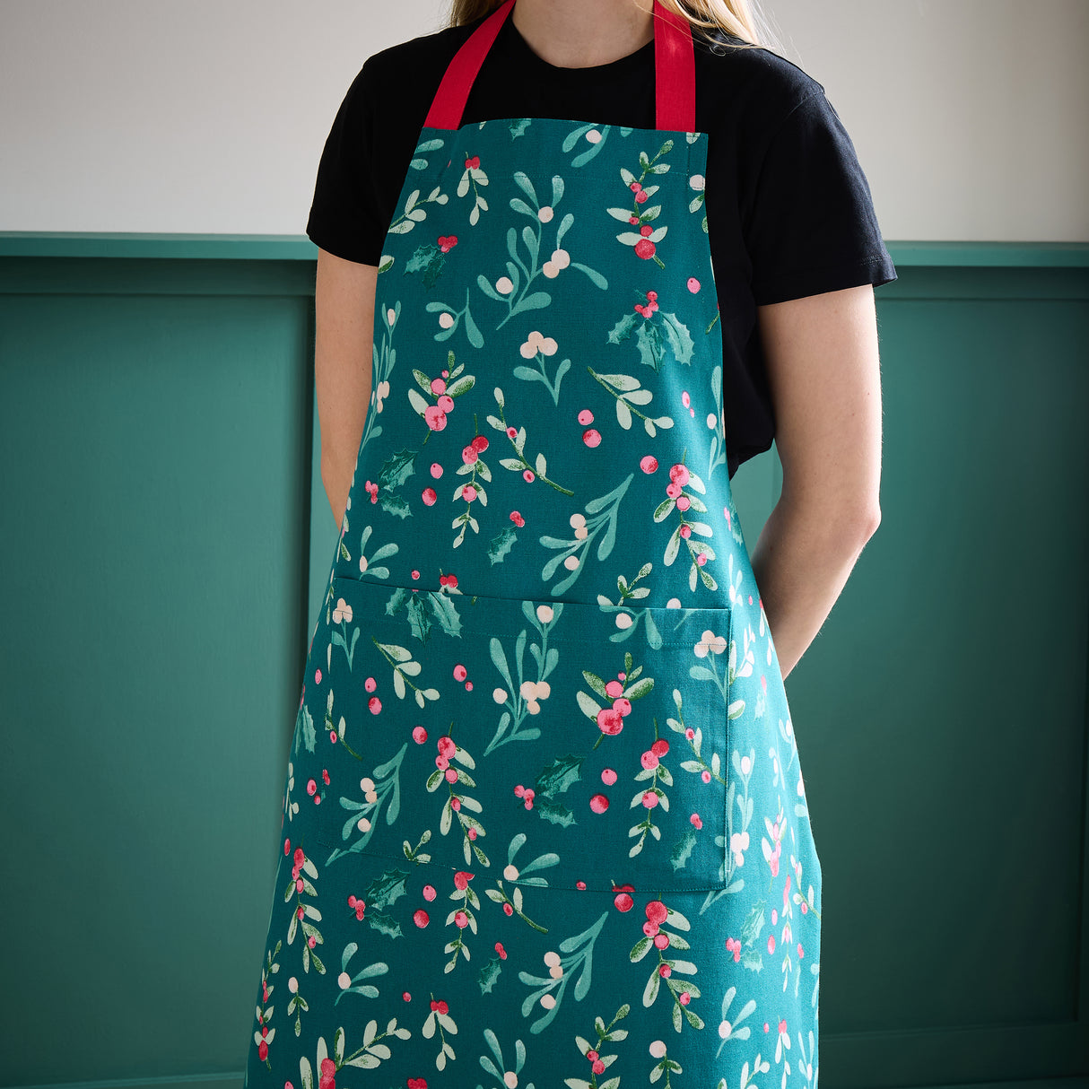 Catherine Lansfield Christmas Holly & Mistletoe Green Tablewear