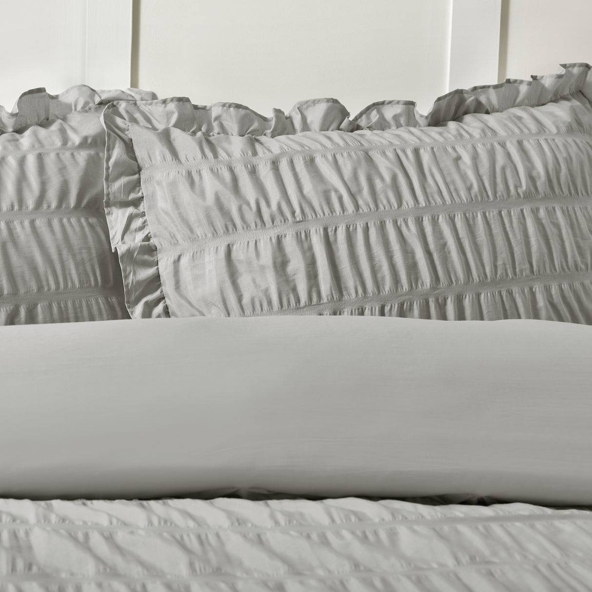 Catherine Lansfield Seersucker Frill Duvet Set