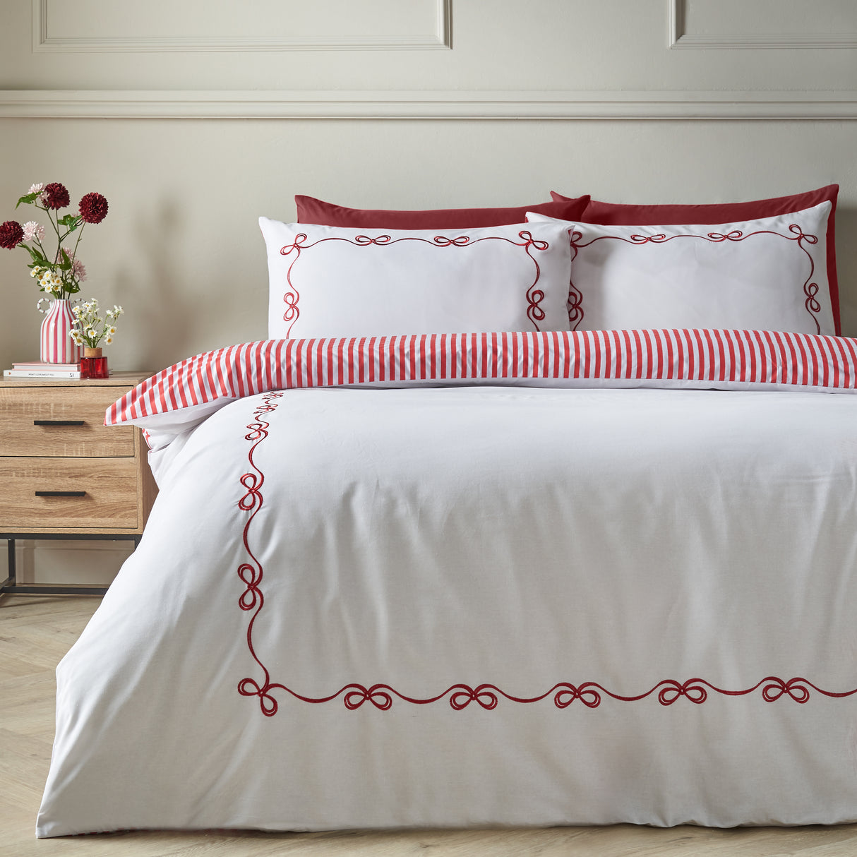 Catherine Lansfield Bow Embroidery Duvet Set