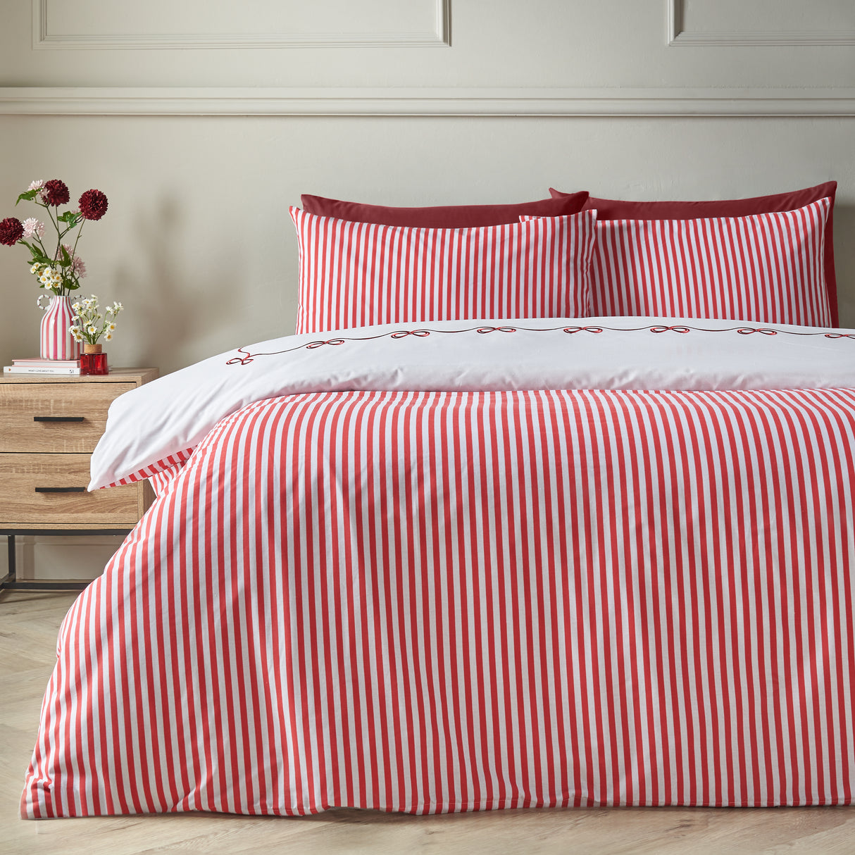 Catherine Lansfield Bow Embroidery Duvet Set