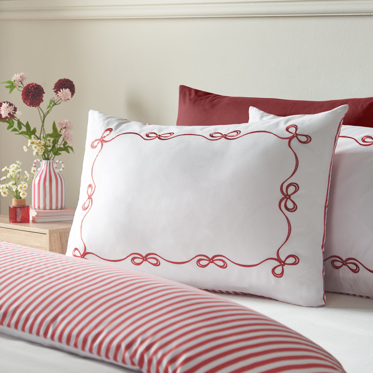 Catherine Lansfield Bow Embroidery Duvet Set