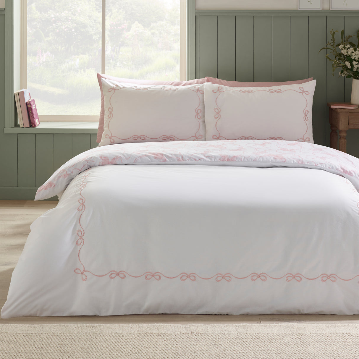 Catherine Lansfield Bow Embroidery Duvet Set