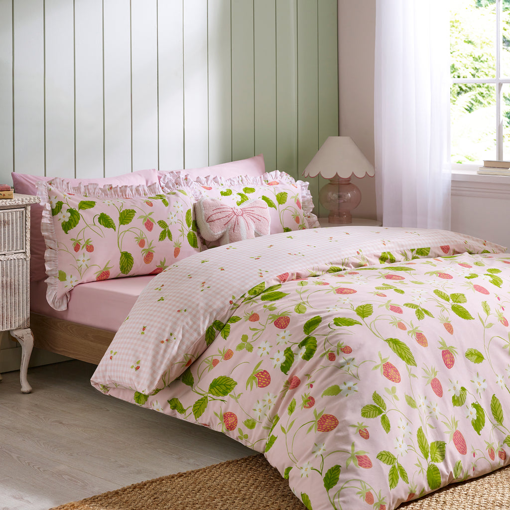 Catherine Lansfield Strawberry Frills Pink Duvet Set