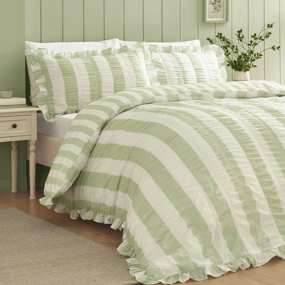 Catherine Lansfield Seersucker Frill Stripe