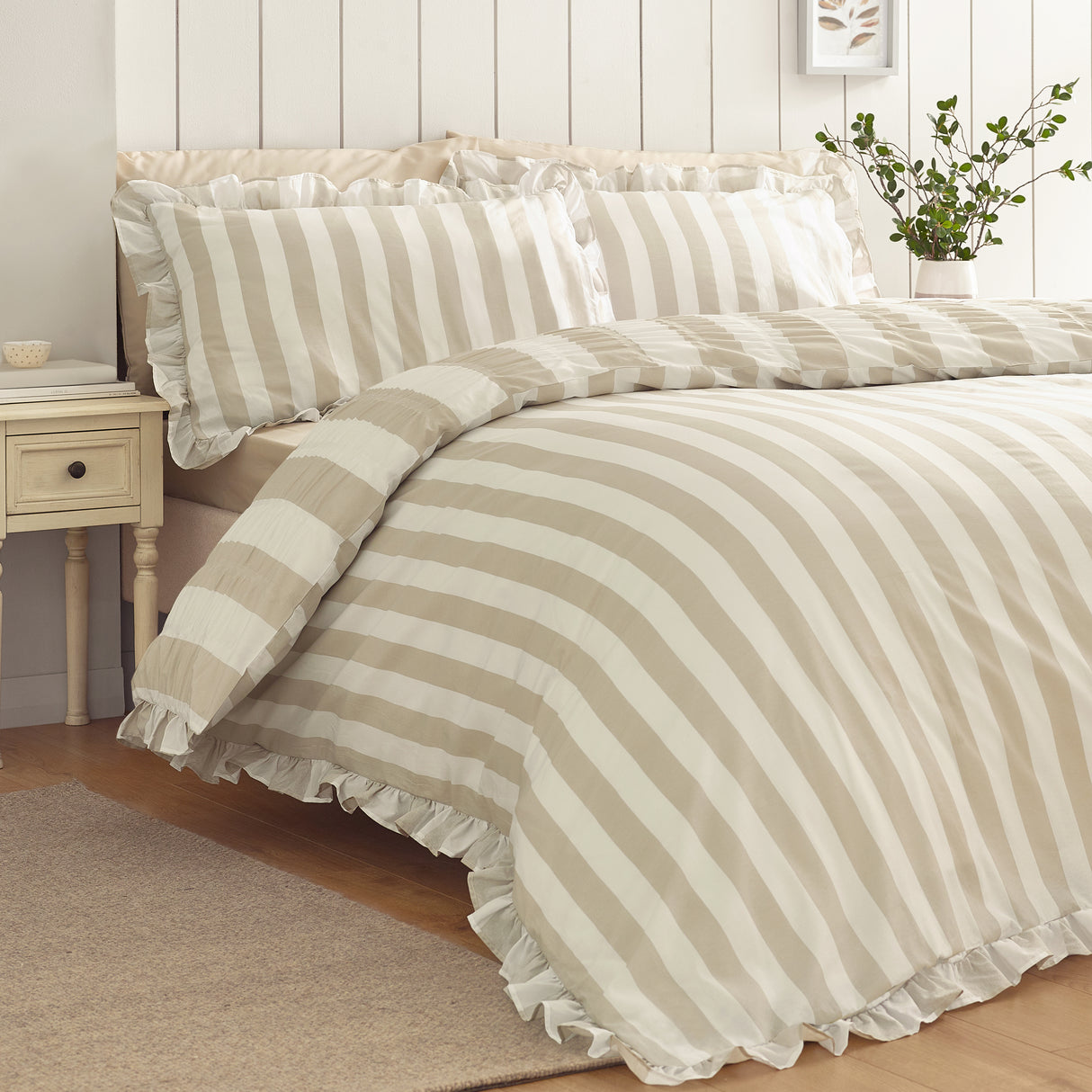 Catherine Lansfield Seersucker Frill Stripe