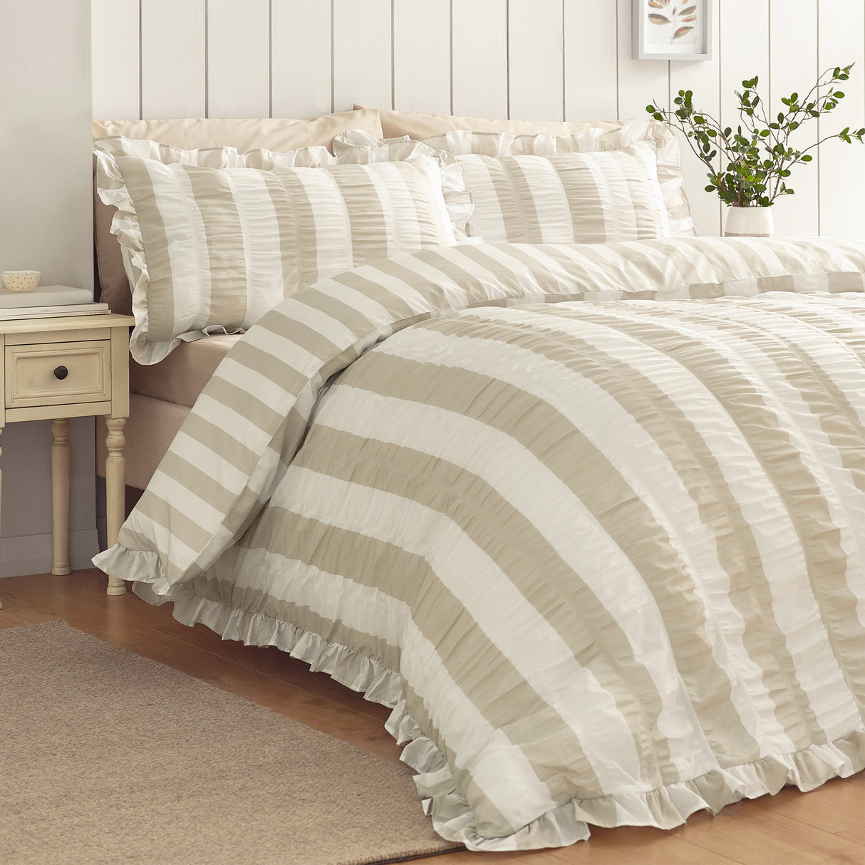 Catherine Lansfield Seersucker Frill Stripe