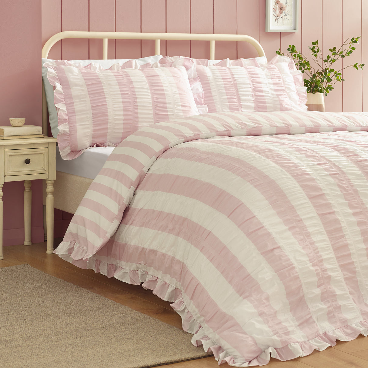 Catherine Lansfield Seersucker Frill Stripe