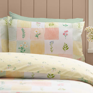 Catherine Lansfield Daisy Patchwork Yellow Duvet Set