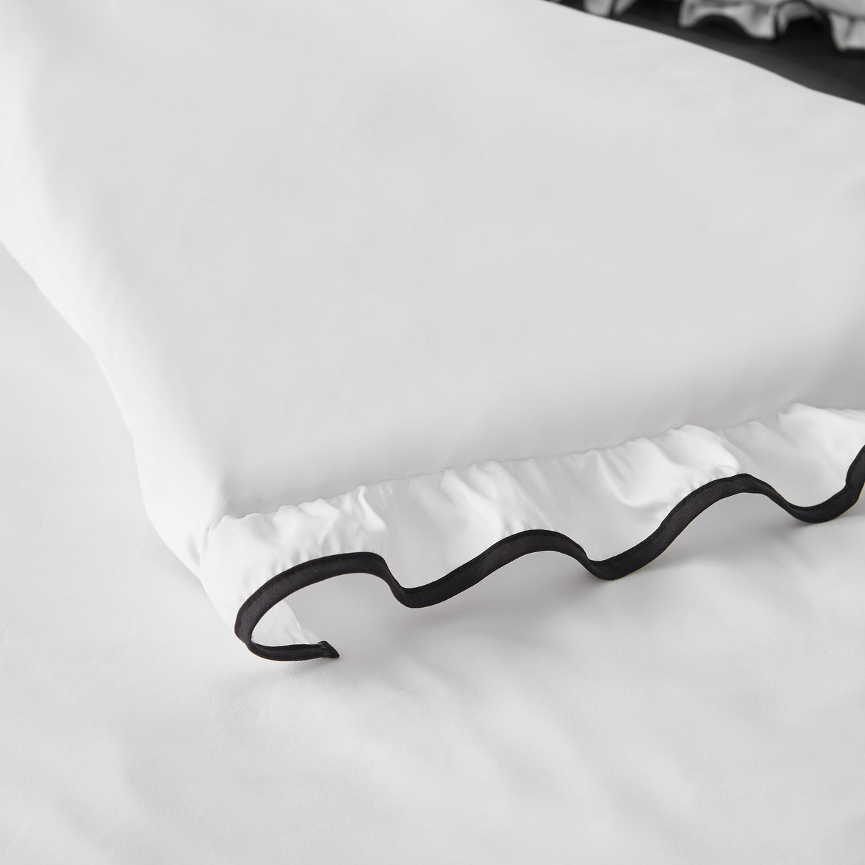 Catherine Lansfield So Soft Mono Frill Duvet Set