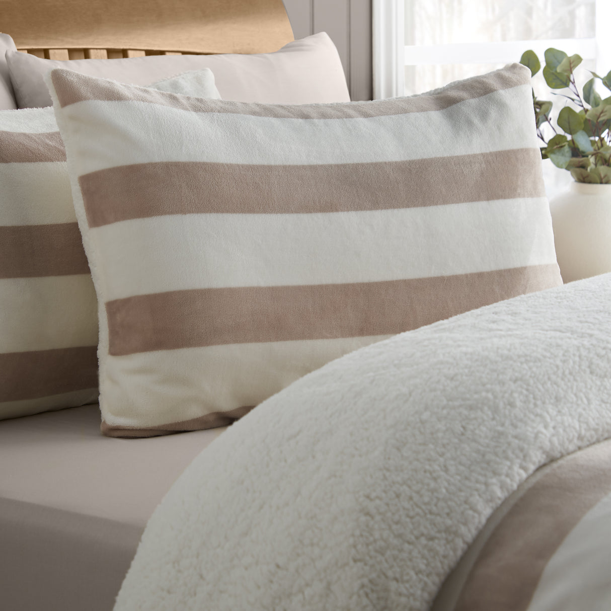 Catherine Lansfield Cosy Sherpa Stripe Natural Duvet Set