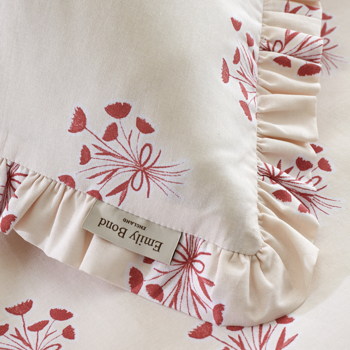 Emily Bond Hand Gathered Posy Cream/Red Duvet Set