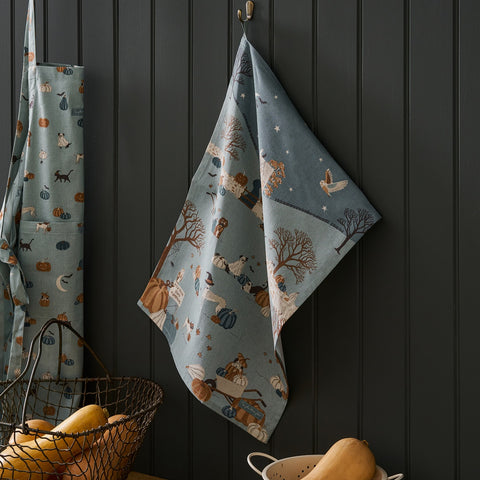 ALL144601S Paws & Pumpkins Tea Towel Scene