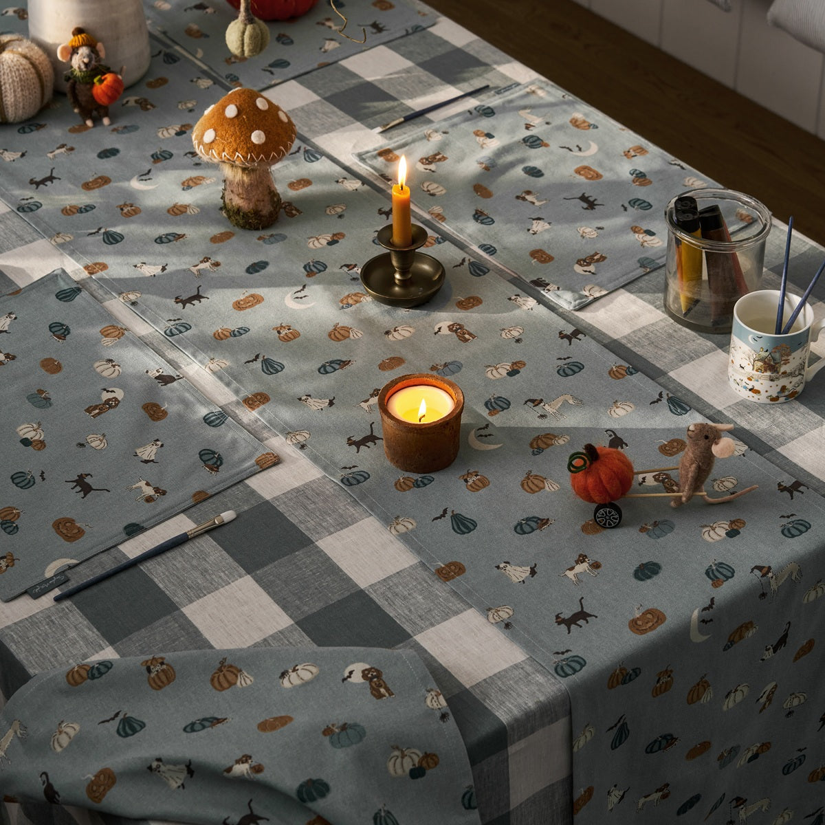 ALL144810 Sophie Allport Paws & Pumpkins Table Runner