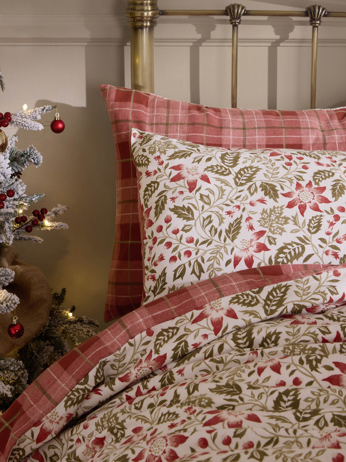Laura Ashley Astley Floral Christmas Festive Red 100% Brushed Cotton Duvet Set