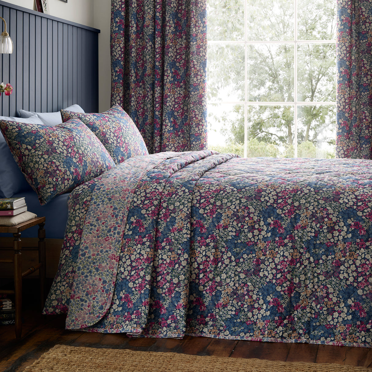 Dreams N Drapes Bessie Navy Duvet Set
