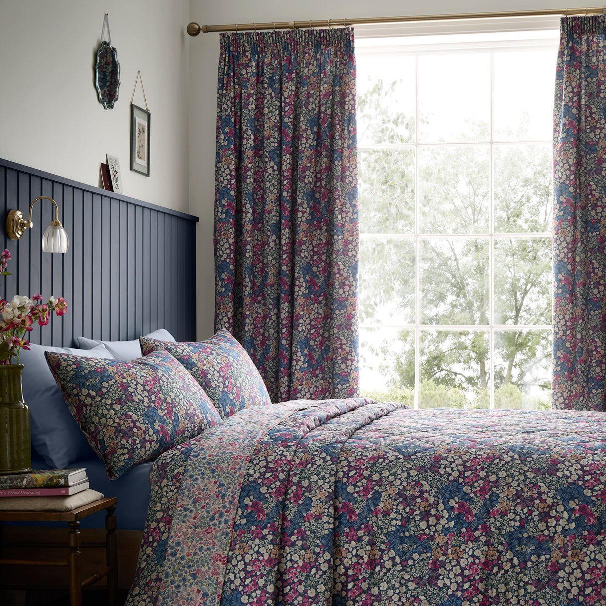 Dreams N Drapes Bessie Navy Duvet Set