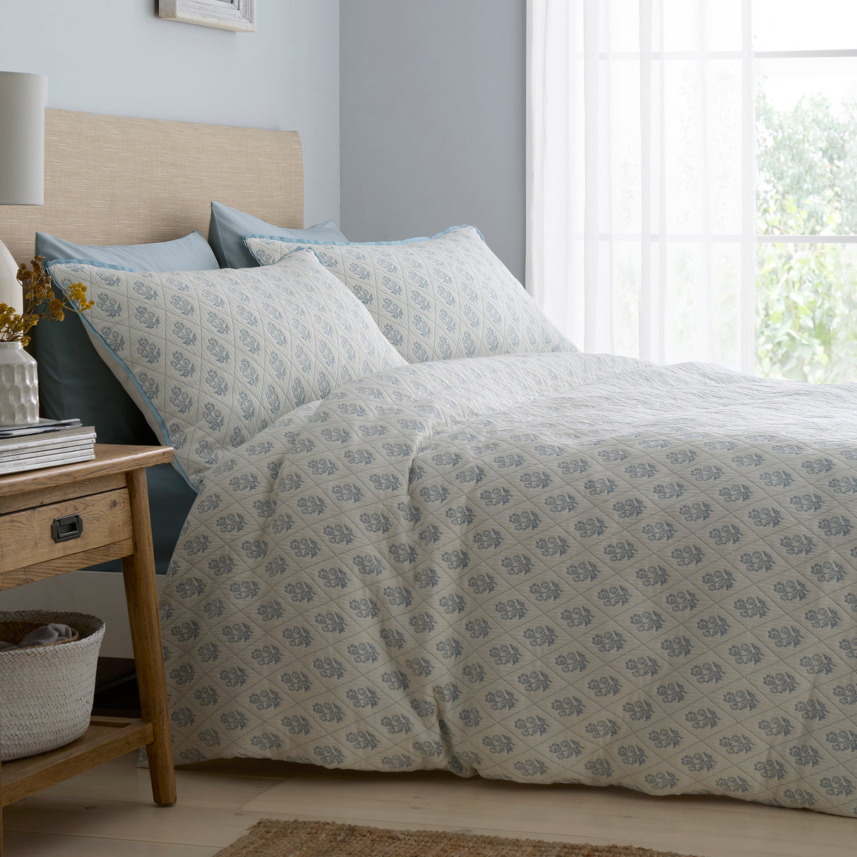 Dreams n Drapes Block Floral Blue Duvet Set
