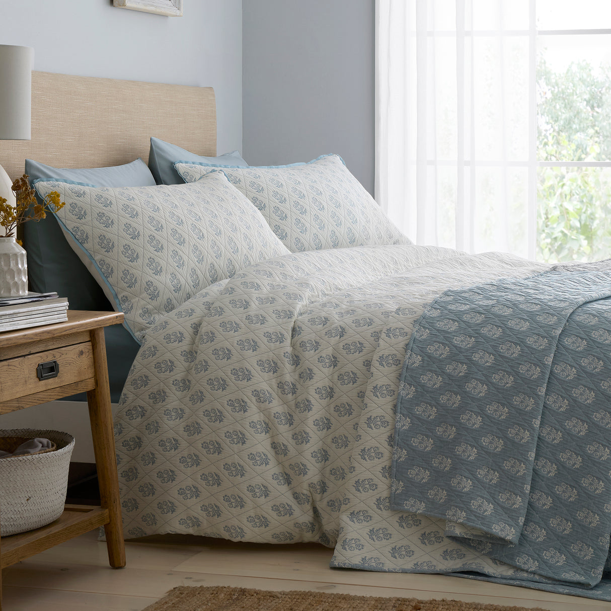 Dreams n Drapes Block Floral Blue Duvet Set
