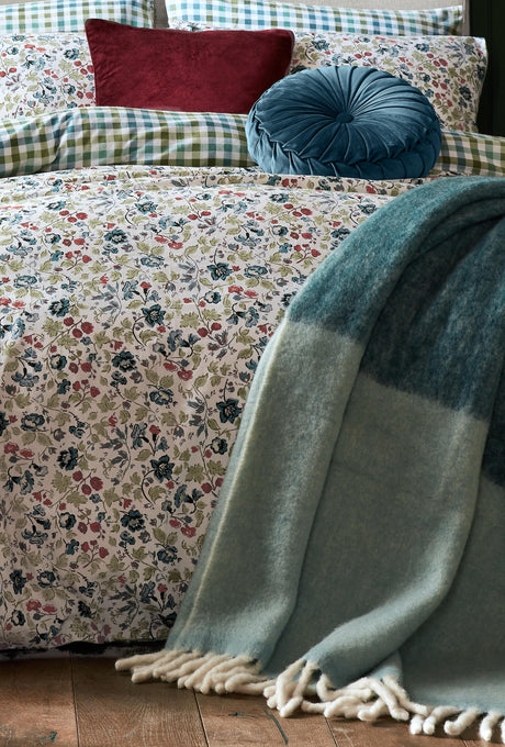 Laura Ashley Bronwen 130cm x 170cm Throw