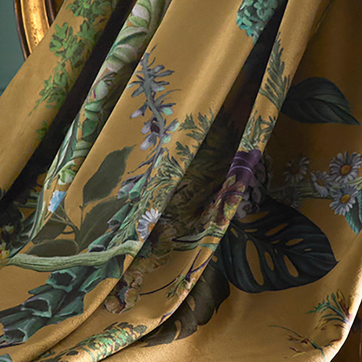 Laurence Llewelyn Bowen Cotswold Fantasia Gold 130cm x 180cm Throw