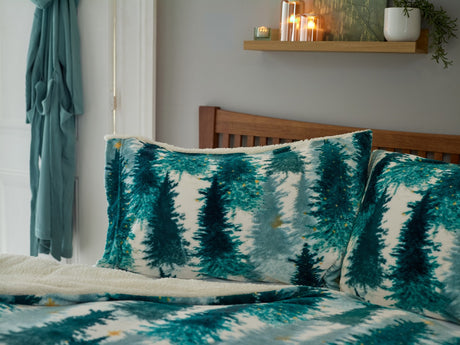 Deyongs 1846 Christmas Tree Fleece Multi Duvet Set