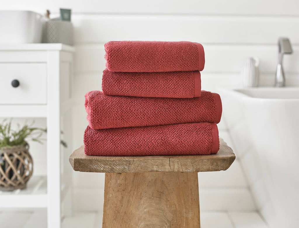Deyongs Romeo Quik Dry Zero Twist Raspberry 100% Cotton 450gsm Towels