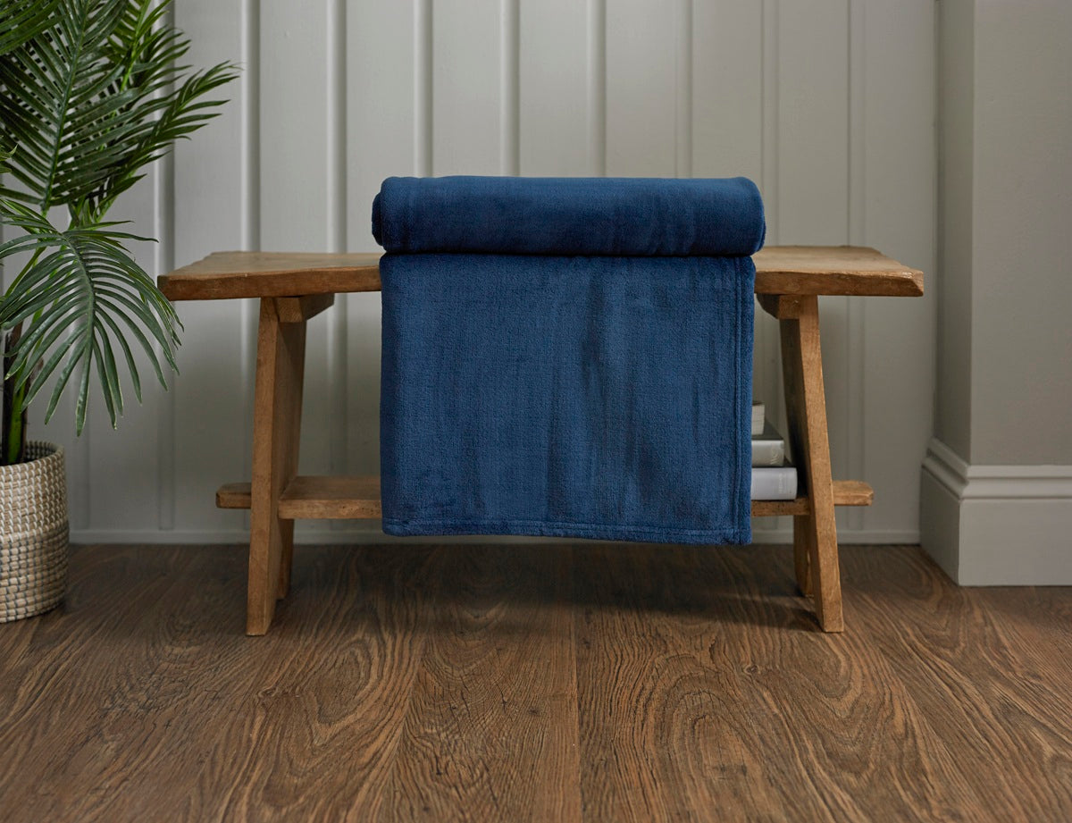 Deyongs 1846 Snuggle Touch Seasonal Microfibre 140cm x 180cm Throw