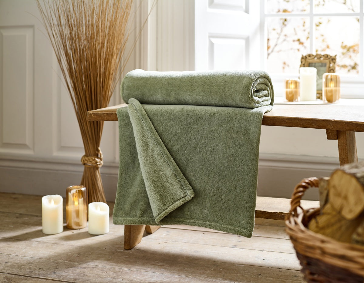 Deyongs 1846 Snuggle Touch 140cm x 180cm Throws