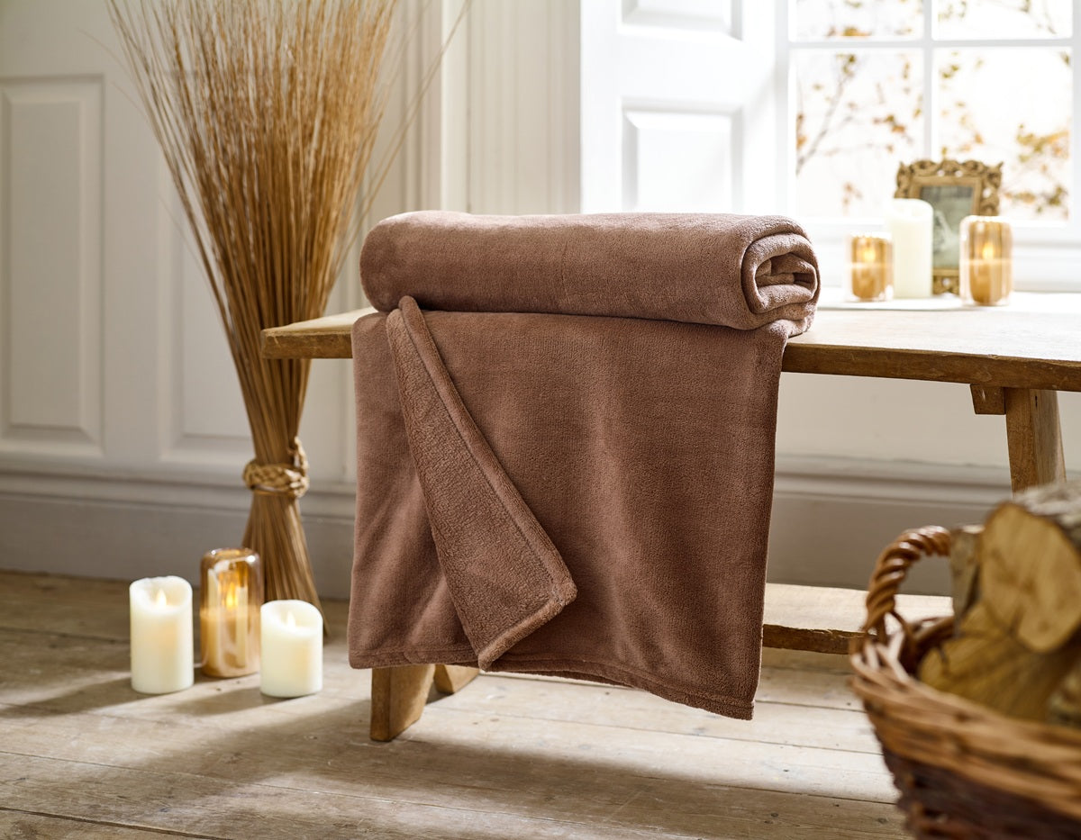 Deyongs 1846 Snuggle Touch 140cm x 180cm Throws