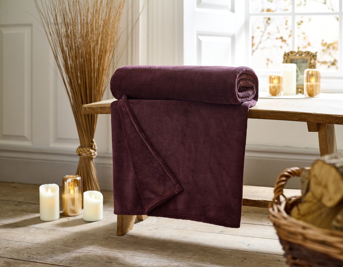 Deyongs 1846 Snuggle Touch Seasonal Microfibre 140cm x 180cm Throw