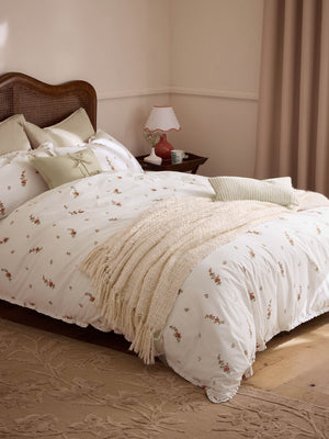 Laura Ashley Elsie Bouquet Pale Cranberry Duvet Set