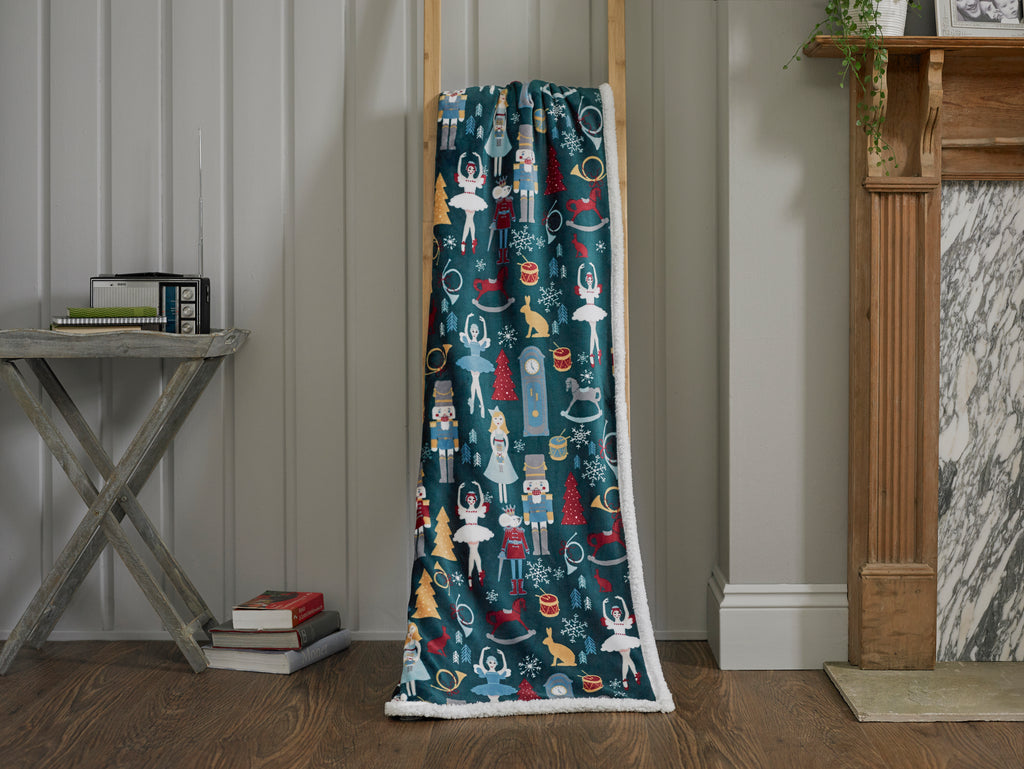 Deyongs 1846 Nutcracker 125cm x 150cm Green/Multi Fleece Throw