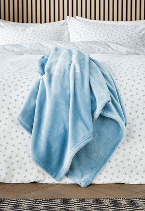 Helena Springfield Calico & Chalk Snug 140cm x 180cm Fleece Throw