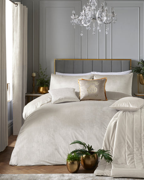 Laurence Llewelyn Bowen Montrose Luxury Velvet Duvet Set
