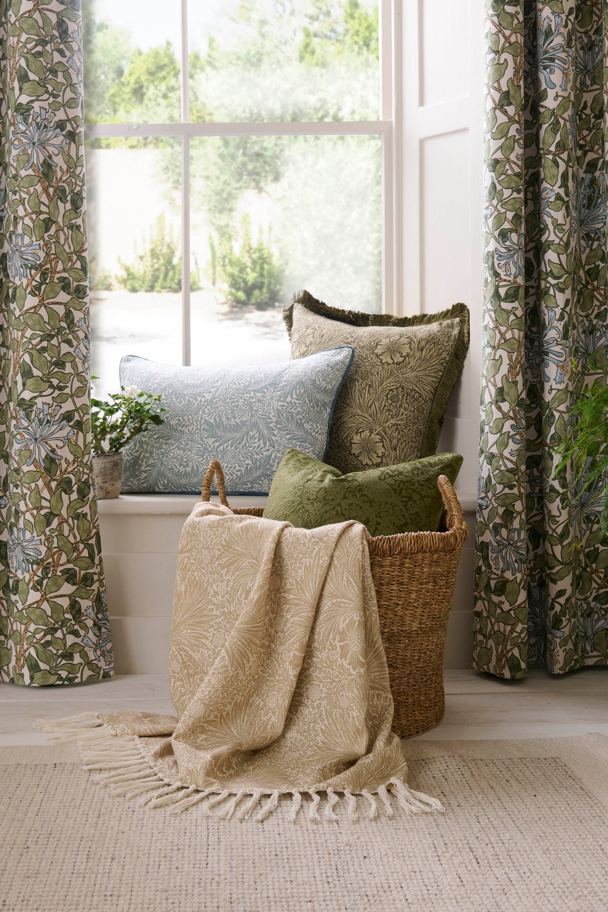 William Morris at Home Marigold 130cm x 170cm Throw