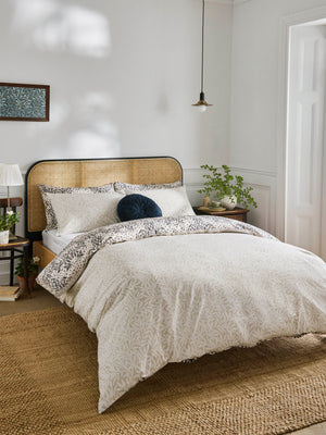 William Morris at Home Michaelmas Daisy Linen Duvet Set