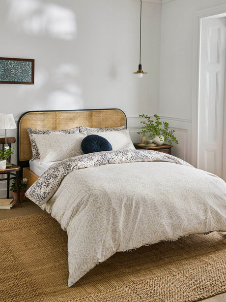 William Morris at Home Michaelmas Daisy Linen Duvet Set